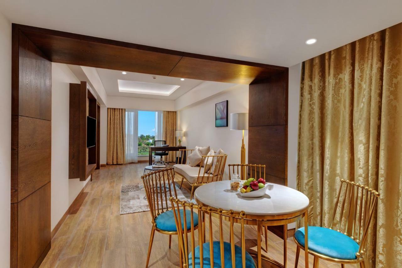 The Fern Residency, Satara Maharashtra Hotel Bagian luar foto
